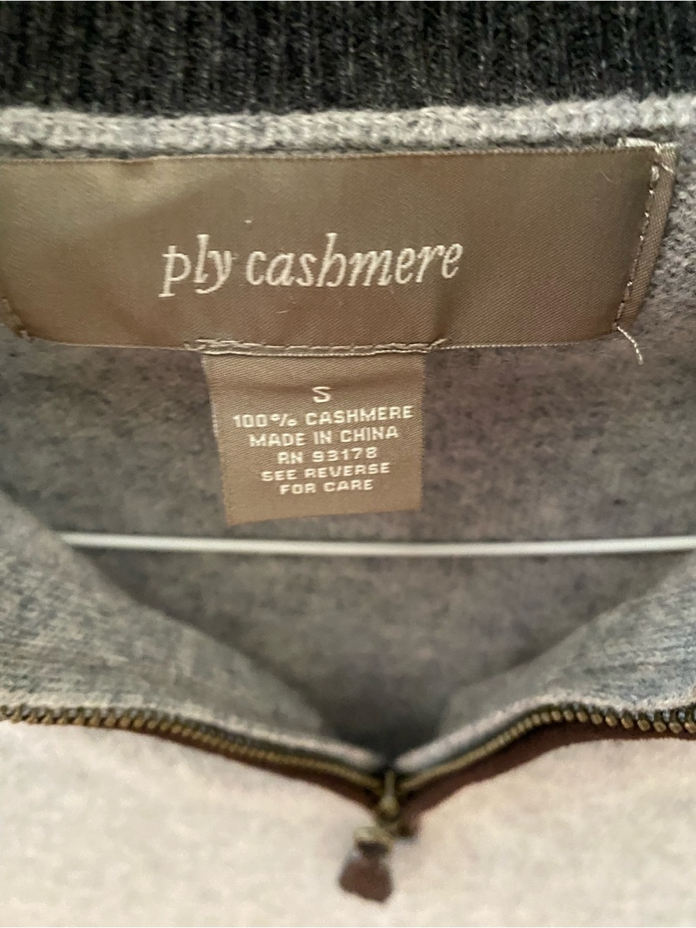 100% Cashmere Gray 1/4 zip Men’s Sweater - Picture 2 of 2